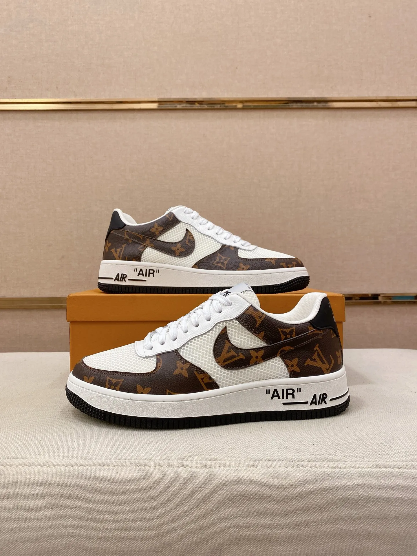 Men's shoes💰 440💰Louis Vuitton (Louis Vuitton/LV) top 🔍🔍 new models are on sale at the same time, the upper 🇮🇹 imported Italian first-layer cowhide, fully imported mesh breathable lining 💪💪, completely 1⃣️compared 1⃣️Reproduction🇮🇹💪💪, ⚠Sole: The original sole is specially provided by the original factory, the exclusive movable molded sole is super comfortable, ⚠Original factory follow-up goods, 🔍🔍high quality, you can enter and leave the counter at will, welcome to compare⚠. Code number: 38-44. Can be customized for 45 non-refundable!